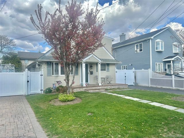 19 Tameling Avenue, Babylon, NY 11702