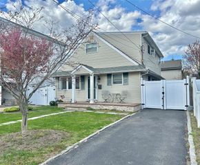 19 Tameling Avenue, Babylon, NY 11702