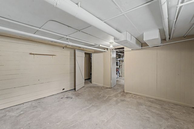 411 N Arlington Heights Road, Arlington Heights, IL 60004