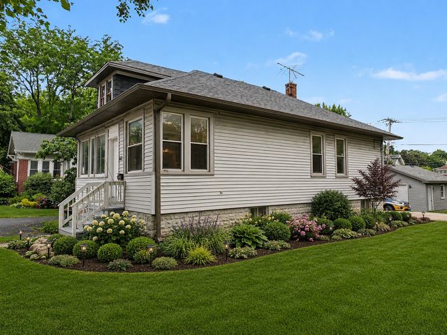 411 N Arlington Heights Road, Arlington Heights, IL 60004