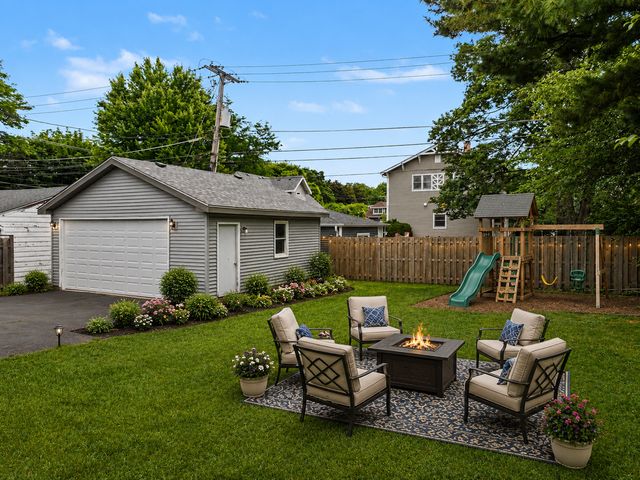 411 N Arlington Heights Road, Arlington Heights, IL 60004