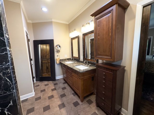 622 Ridgecrest Drive, Irving, TX 75060