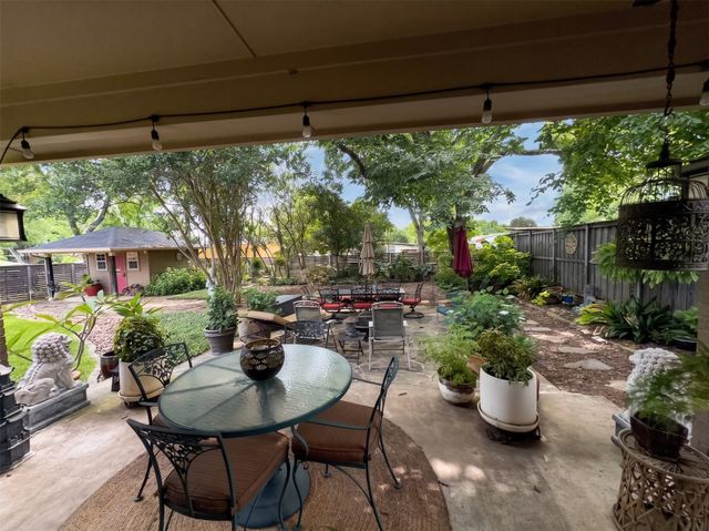 622 Ridgecrest Drive, Irving, TX 75060