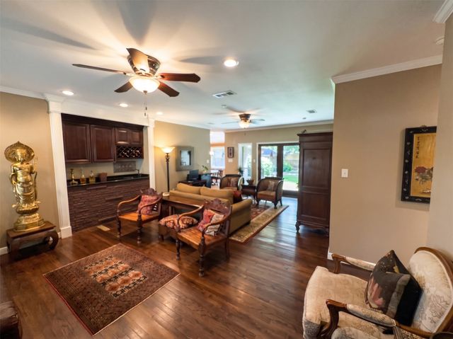 622 Ridgecrest Drive, Irving, TX 75060