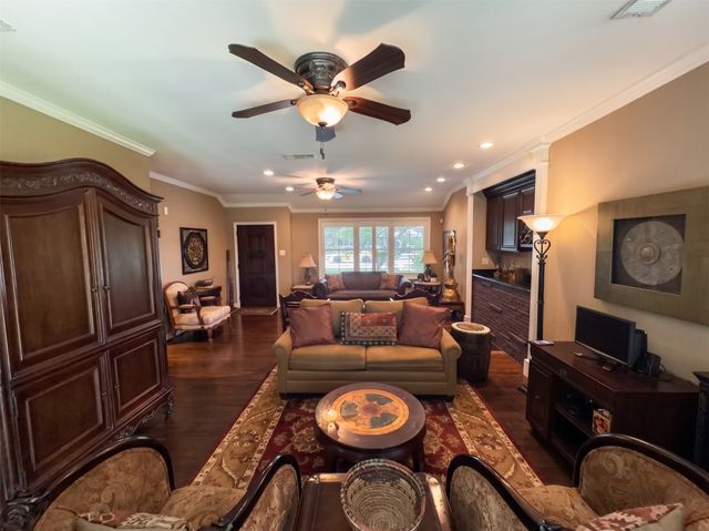 622 Ridgecrest Drive, Irving, TX 75060