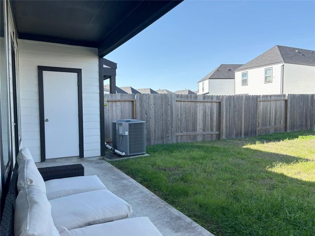 2913 Crown Gate Drive, Houston, TX 77047