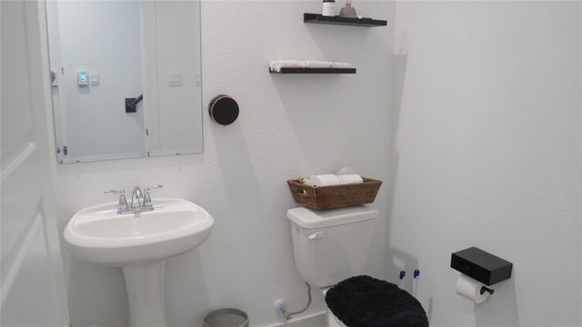 2913 Crown Gate Drive, Houston, TX 77047