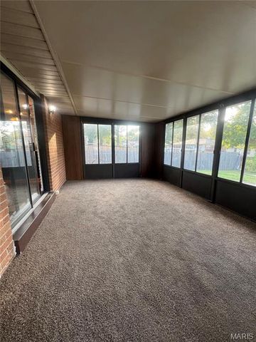 2231 Rosegarden Drive, St Louis, MO 63125