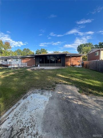 2231 Rosegarden Drive, St Louis, MO 63125