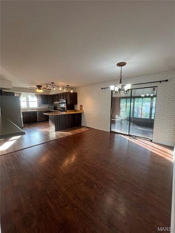 2231 Rosegarden Drive, St Louis, MO 63125