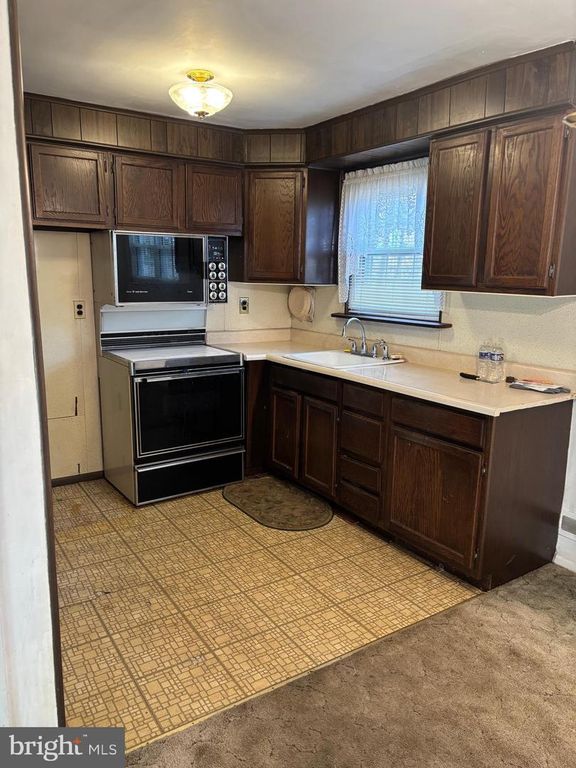 Image 2 of property listing at 38 JACQUELINE DR, Paoli, PA 19301