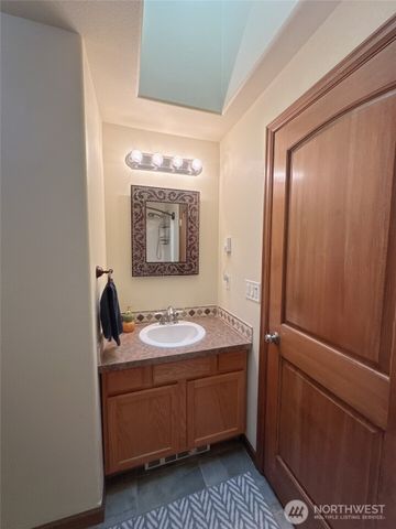 8205 Hide A Way Lane NW, Silverdale, WA 98383