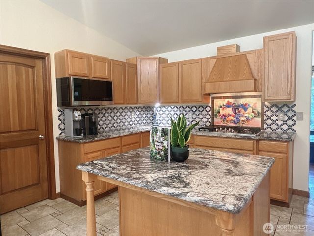8205 Hide A Way Lane NW, Silverdale, WA 98383