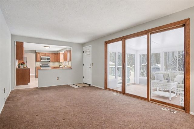 140 Overland, Henrietta, NY 14586