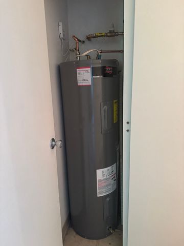 50 Village Brook Ln 6, Natick, MA 01760