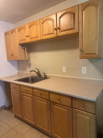 50 Village Brook Ln 6, Natick, MA 01760