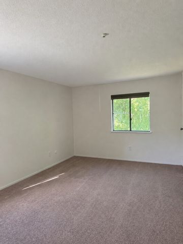 50 Village Brook Ln 6, Natick, MA 01760