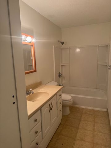 50 Village Brook Ln 6, Natick, MA 01760