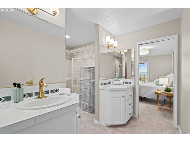 45 Eagle Crest Dr 514, Lake Oswego, OR 97035