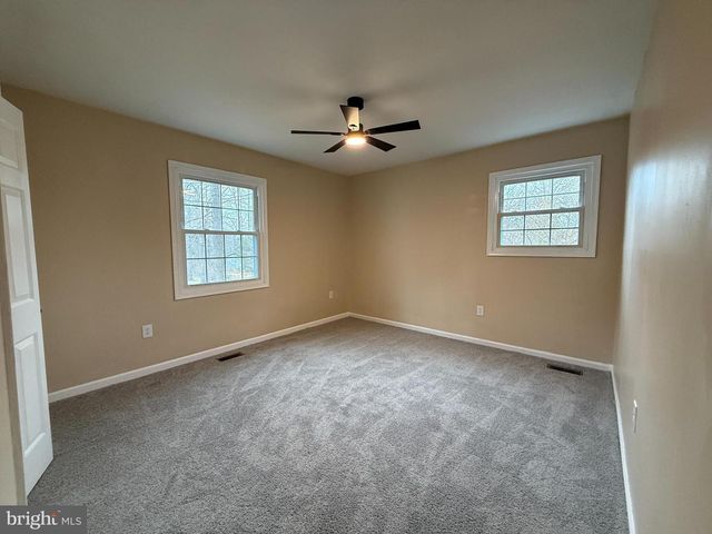 2409 QUAIL OAK DR, Ruther Glen, VA 22546