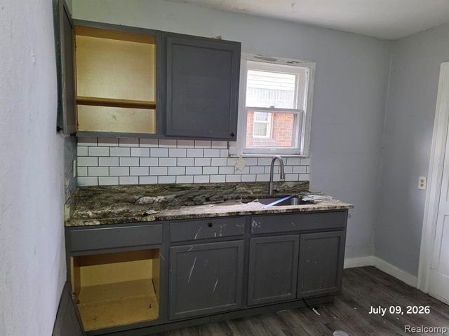 15730 Ohio Street, Detroit, MI 48238
