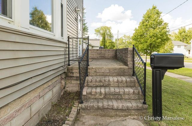 917 S Bridge Street, Belding, MI 48809