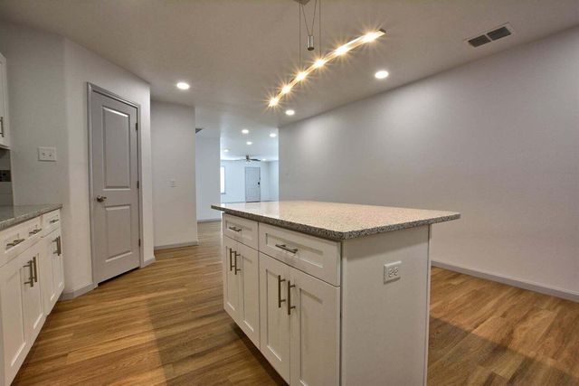 1207 N Essex Avenue, Lubbock, TX 79416