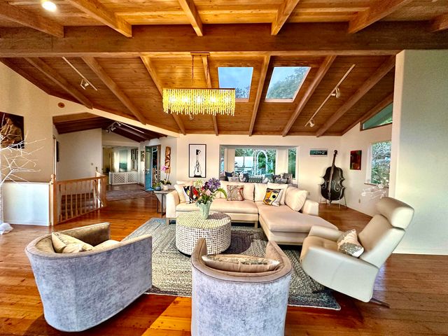 17526 Haleakala Hwy, Kula, HI 96790