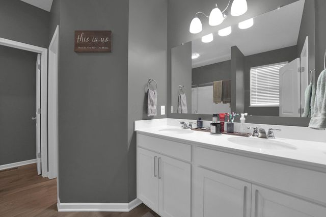 297 Mahogany Lane, Commercial Point, OH 43116