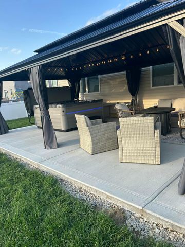 297 Mahogany Lane, Commercial Point, OH 43116