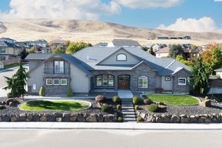 2303 W 49th Ave, Kennewick, WA 99337