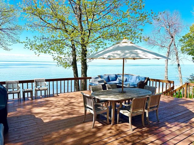 5141 EDGEWATER BEACH ROAD, Green Bay, WI 54311