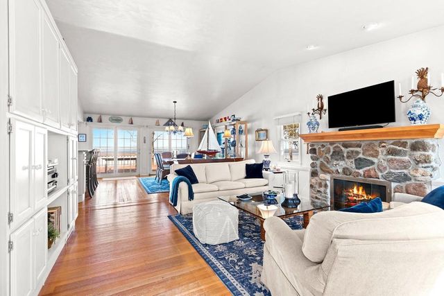 5141 EDGEWATER BEACH ROAD, Green Bay, WI 54311