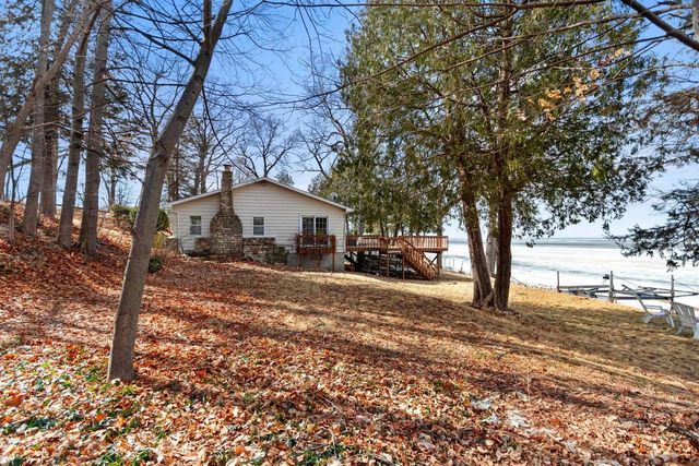 5141 EDGEWATER BEACH ROAD, Green Bay, WI 54311
