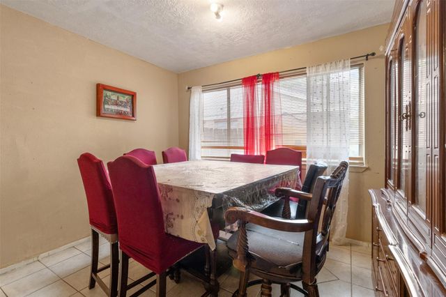 2743 Flintrock Circle, Houston, TX 77067