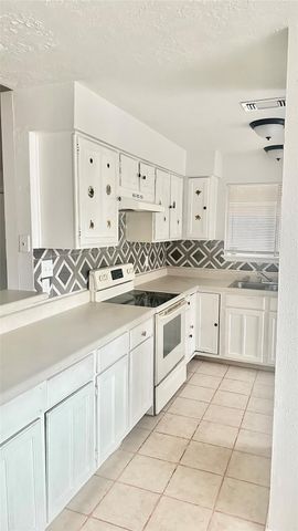 2743 Flintrock Circle, Houston, TX 77067