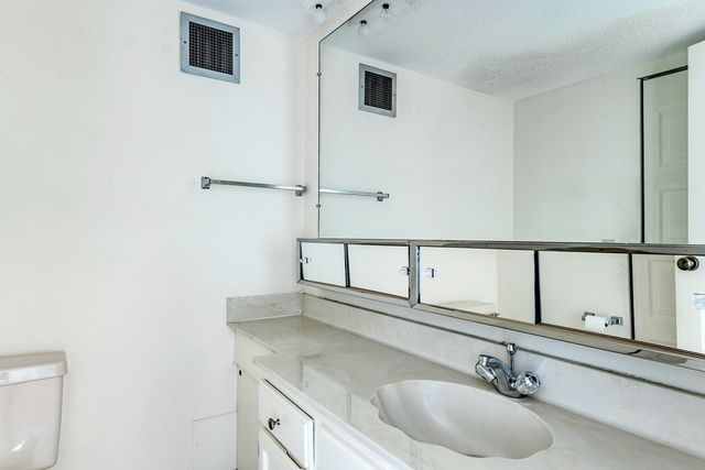 250 Hammond Pond Parkway 907N, Newton, MA 02467
