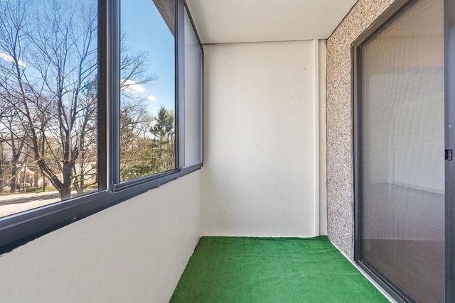 250 Hammond Pond Parkway 907N, Newton, MA 02467