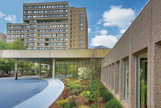 250 Hammond Pond Parkway 907N, Newton, MA 02467