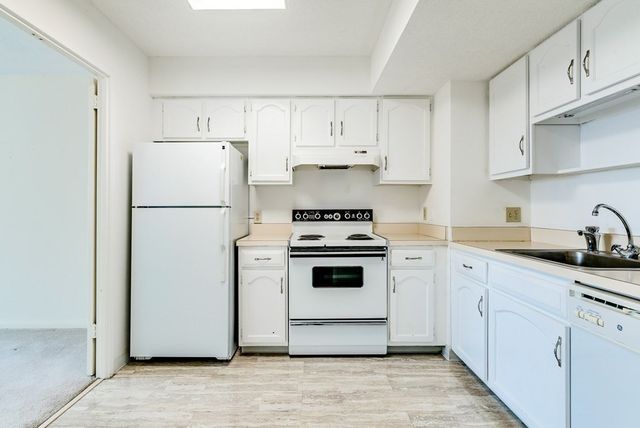250 Hammond Pond Parkway 907N, Newton, MA 02467