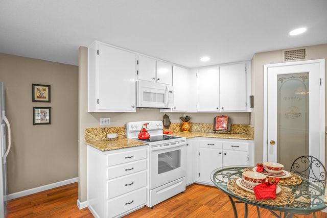 3100 Swallows Nest Dr, Sacramento, CA 95833