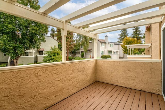 3100 Swallows Nest Dr, Sacramento, CA 95833