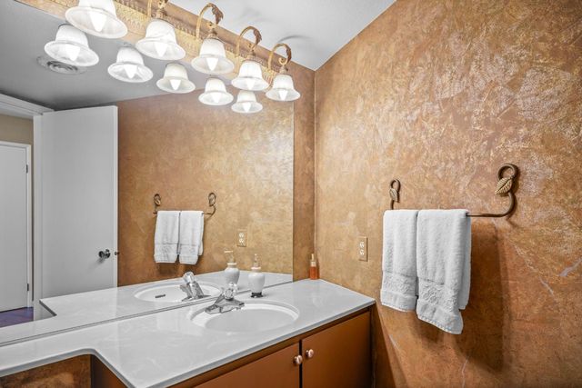 3100 Swallows Nest Dr, Sacramento, CA 95833