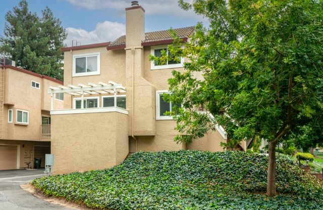 3100 Swallows Nest Dr, Sacramento, CA 95833