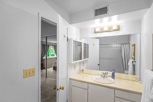 3100 Swallows Nest Dr, Sacramento, CA 95833