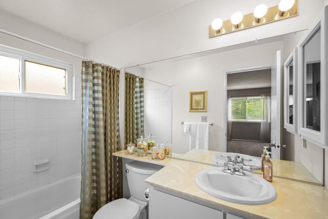 3100 Swallows Nest Dr, Sacramento, CA 95833