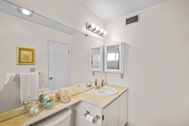 3100 Swallows Nest Dr, Sacramento, CA 95833