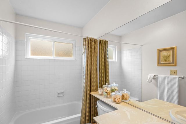 3100 Swallows Nest Dr, Sacramento, CA 95833