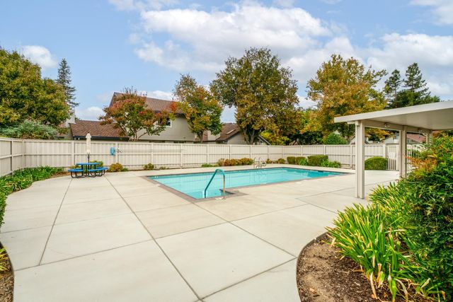 3100 Swallows Nest Dr, Sacramento, CA 95833