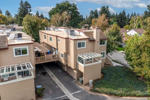 3100 Swallows Nest Dr, Sacramento, CA 95833